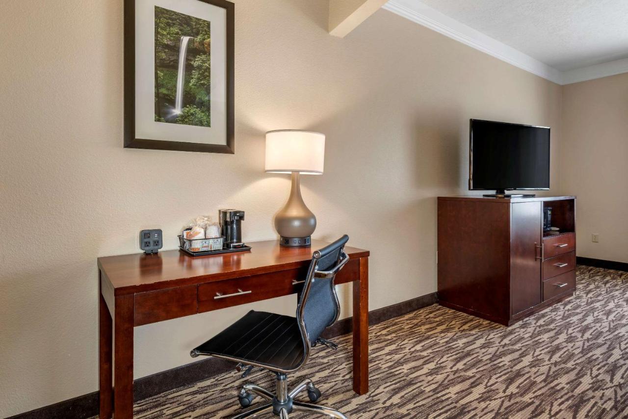 Comfort Suites Salem Buitenkant foto