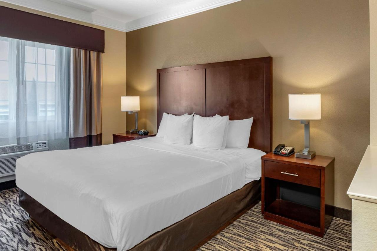 Comfort Suites Salem Buitenkant foto