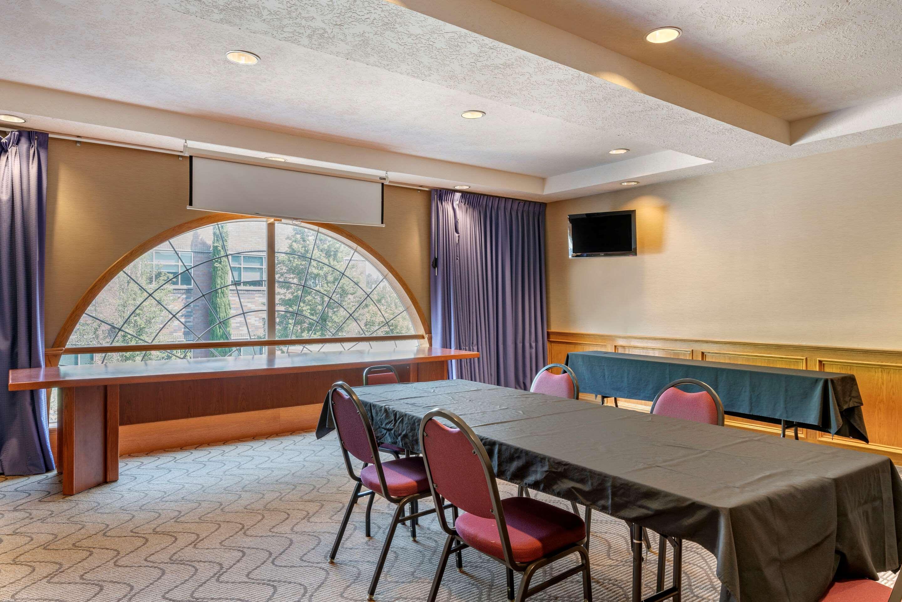 Comfort Suites Salem Buitenkant foto