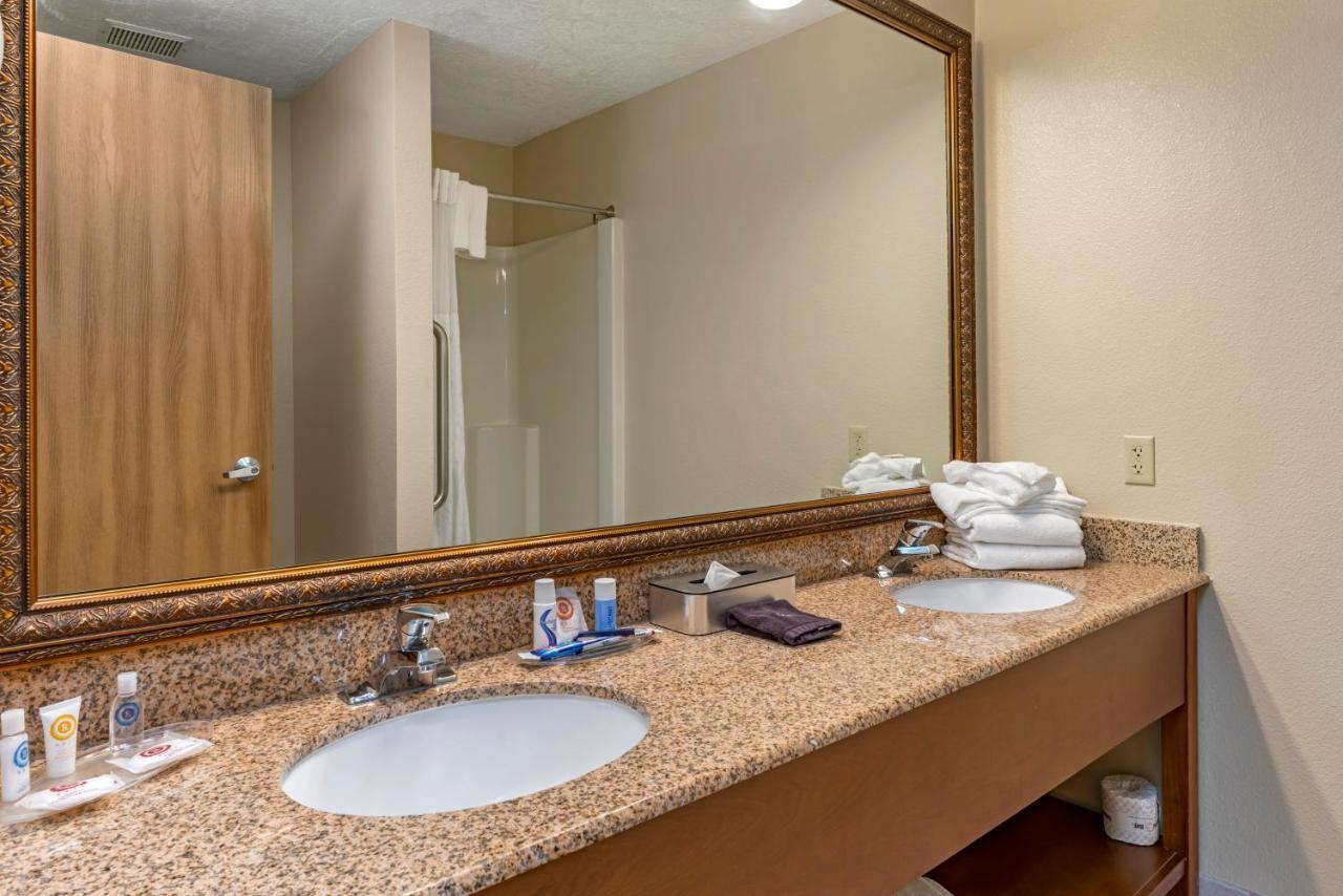 Comfort Suites Salem Buitenkant foto