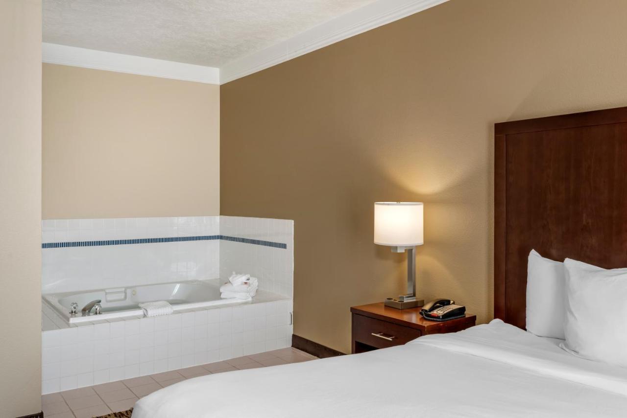 Comfort Suites Salem Buitenkant foto